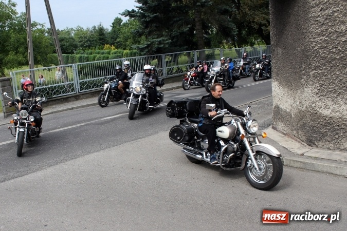 Zdjęcie w galerii na portalu naszraciborz.pl: Korowód motocyklowy w Pogrzebieniu wiadomości z regionu