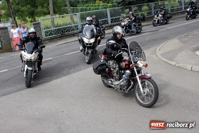 Zdjęcie w galerii na portalu naszraciborz.pl: Korowód motocyklowy w Pogrzebieniu wiadomości z regionu