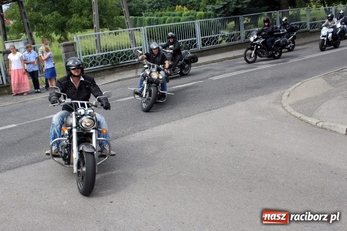 Zdjęcie w galerii na portalu naszraciborz.pl: Korowód motocyklowy w Pogrzebieniu wiadomości z regionu