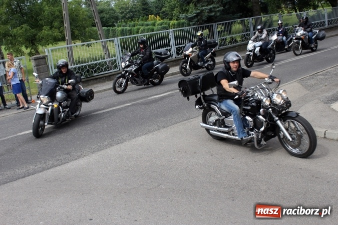 Zdjęcie w galerii na portalu naszraciborz.pl: Korowód motocyklowy w Pogrzebieniu wiadomości z regionu