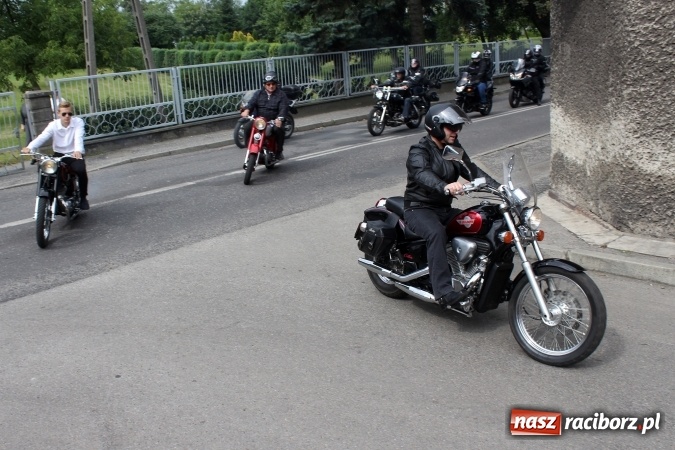 Zdjęcie w galerii na portalu naszraciborz.pl: Korowód motocyklowy w Pogrzebieniu wiadomości z regionu