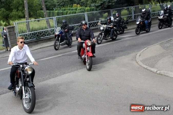 Zdjęcie w galerii na portalu naszraciborz.pl: Korowód motocyklowy w Pogrzebieniu wiadomości z regionu