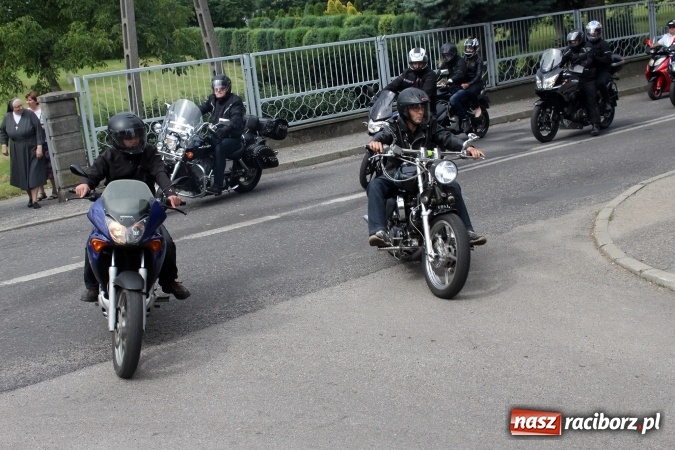 Zdjęcie w galerii na portalu naszraciborz.pl: Korowód motocyklowy w Pogrzebieniu wiadomości z regionu