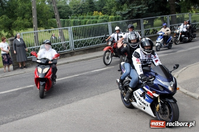 Zdjęcie w galerii na portalu naszraciborz.pl: Korowód motocyklowy w Pogrzebieniu wiadomości z regionu