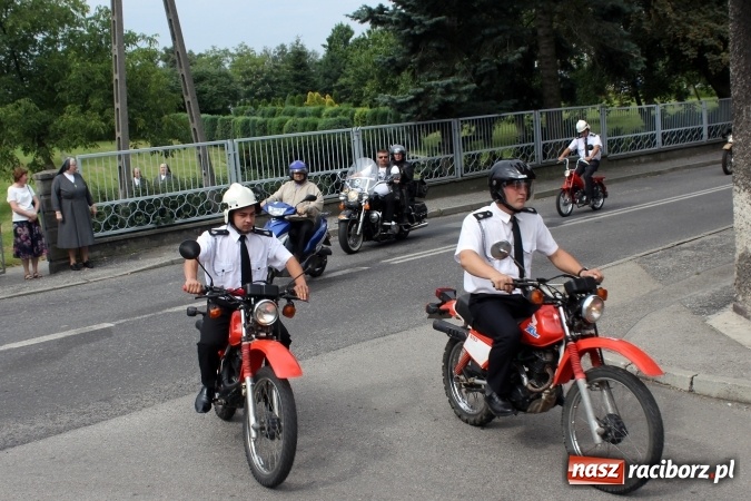 Zdjęcie w galerii na portalu naszraciborz.pl: Korowód motocyklowy w Pogrzebieniu wiadomości z regionu