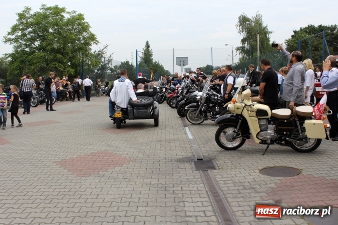 Zdjęcie w galerii na portalu naszraciborz.pl: Korowód motocyklowy w Pogrzebieniu wiadomości z regionu