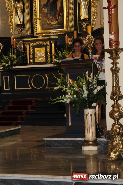 Zdjęcie w galerii na portalu naszraciborz.pl: Światowe Dni Młodzieży. Brzezie gościnne dla pielgrzymów. Proboszcz wygłosił kazanie po włosku wiadomości z regionu