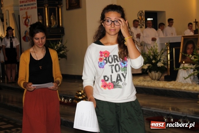 Zdjęcie w galerii na portalu naszraciborz.pl: Światowe Dni Młodzieży. Brzezie gościnne dla pielgrzymów. Proboszcz wygłosił kazanie po włosku wiadomości z regionu