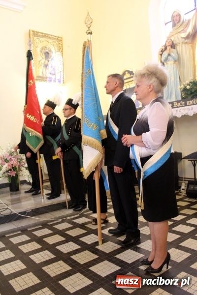 Zdjęcie w galerii na portalu naszraciborz.pl: Światowe Dni Młodzieży. Brzezie gościnne dla pielgrzymów. Proboszcz wygłosił kazanie po włosku wiadomości z regionu