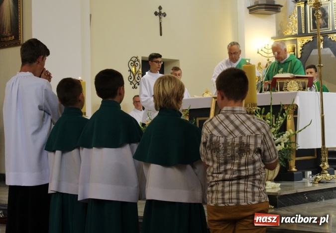 Zdjęcie w galerii na portalu naszraciborz.pl: Światowe Dni Młodzieży. Brzezie gościnne dla pielgrzymów. Proboszcz wygłosił kazanie po włosku wiadomości z regionu