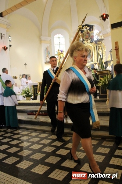 Zdjęcie w galerii na portalu naszraciborz.pl: Światowe Dni Młodzieży. Brzezie gościnne dla pielgrzymów. Proboszcz wygłosił kazanie po włosku wiadomości z regionu