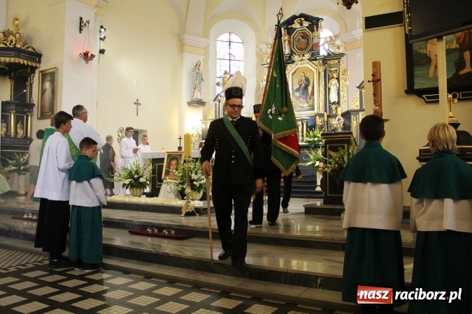 Zdjęcie w galerii na portalu naszraciborz.pl: Światowe Dni Młodzieży. Brzezie gościnne dla pielgrzymów. Proboszcz wygłosił kazanie po włosku wiadomości z regionu