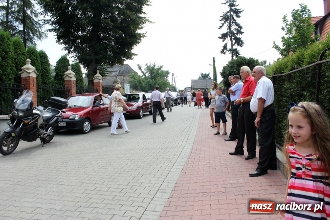 Zdjęcie w galerii na portalu naszraciborz.pl: Światowe Dni Młodzieży. Brzezie gościnne dla pielgrzymów. Proboszcz wygłosił kazanie po włosku wiadomości z regionu