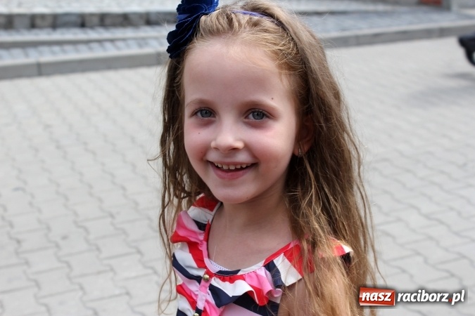 Zdjęcie w galerii na portalu naszraciborz.pl: Światowe Dni Młodzieży. Brzezie gościnne dla pielgrzymów. Proboszcz wygłosił kazanie po włosku wiadomości z regionu