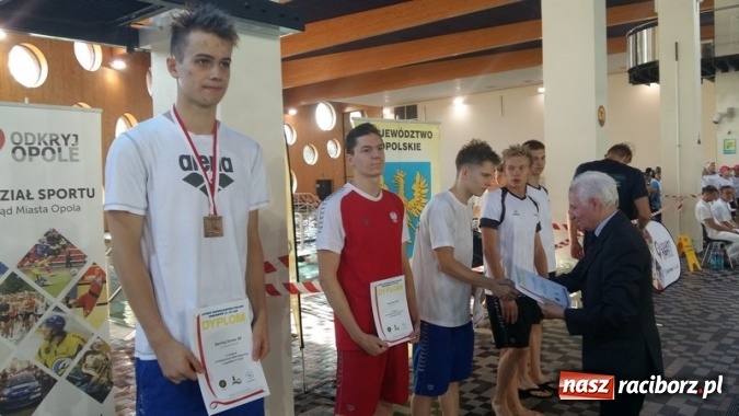 Zdjęcie w galerii na portalu naszraciborz.pl: Pływanie. Medale raciborzan na zakończenie sezonu wiadomości z regionu