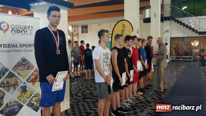Zdjęcie w galerii na portalu naszraciborz.pl: Pływanie. Medale raciborzan na zakończenie sezonu wiadomości z regionu