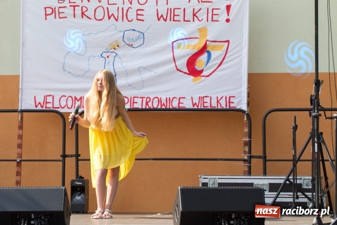 Zdjęcie w galerii na portalu naszraciborz.pl: Światowe Dni Młodzieży. Festyn rodzinny w Pietrowicach Wielkich wiadomości z regionu