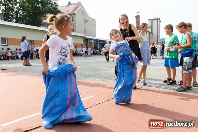 Zdjęcie w galerii na portalu naszraciborz.pl: Światowe Dni Młodzieży. Festyn rodzinny w Pietrowicach Wielkich wiadomości z regionu