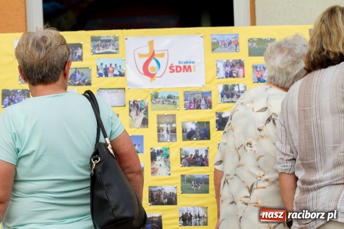 Zdjęcie w galerii na portalu naszraciborz.pl: Światowe Dni Młodzieży. Festyn rodzinny w Pietrowicach Wielkich wiadomości z regionu