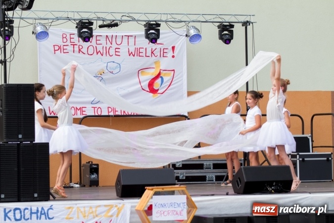 Zdjęcie w galerii na portalu naszraciborz.pl: Światowe Dni Młodzieży. Festyn rodzinny w Pietrowicach Wielkich wiadomości z regionu