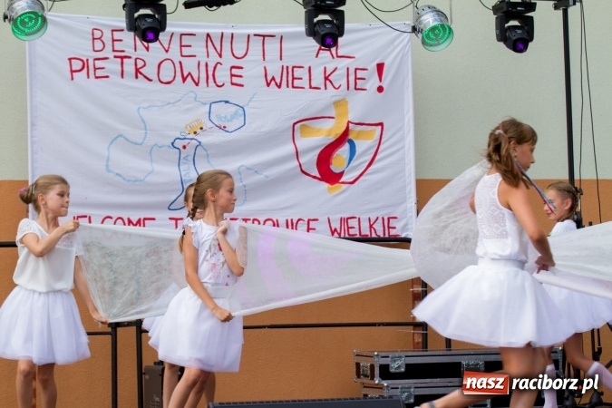 Zdjęcie w galerii na portalu naszraciborz.pl: Światowe Dni Młodzieży. Festyn rodzinny w Pietrowicach Wielkich wiadomości z regionu