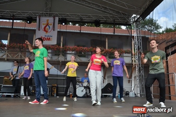 Zdjęcie w galerii na portalu naszraciborz.pl: Światowe Dni Młodzieży na Zamku Piastowskim w Raciborzu - koncertowały Armia Dzieci i Przecinek  wiadomości z regionu