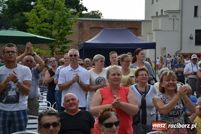 Zdjęcie w galerii na portalu naszraciborz.pl: Światowe Dni Młodzieży na Zamku Piastowskim w Raciborzu - koncertowały Armia Dzieci i Przecinek  wiadomości z regionu