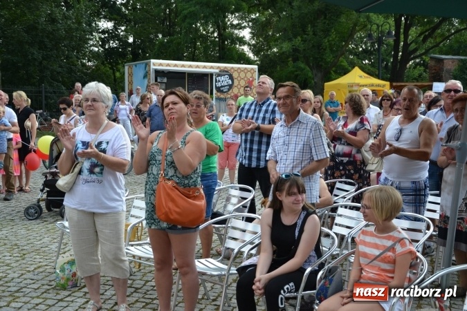 Zdjęcie w galerii na portalu naszraciborz.pl: Światowe Dni Młodzieży na Zamku Piastowskim w Raciborzu - koncertowały Armia Dzieci i Przecinek  wiadomości z regionu