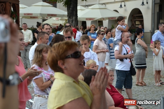 Zdjęcie w galerii na portalu naszraciborz.pl: Światowe Dni Młodzieży na Zamku Piastowskim w Raciborzu - koncertowały Armia Dzieci i Przecinek  wiadomości z regionu