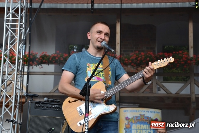 Zdjęcie w galerii na portalu naszraciborz.pl: Światowe Dni Młodzieży na Zamku Piastowskim w Raciborzu - koncertowały Armia Dzieci i Przecinek  wiadomości z regionu