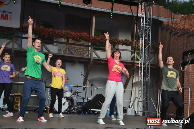 Zdjęcie w galerii na portalu naszraciborz.pl: Światowe Dni Młodzieży na Zamku Piastowskim w Raciborzu - koncertowały Armia Dzieci i Przecinek  wiadomości z regionu