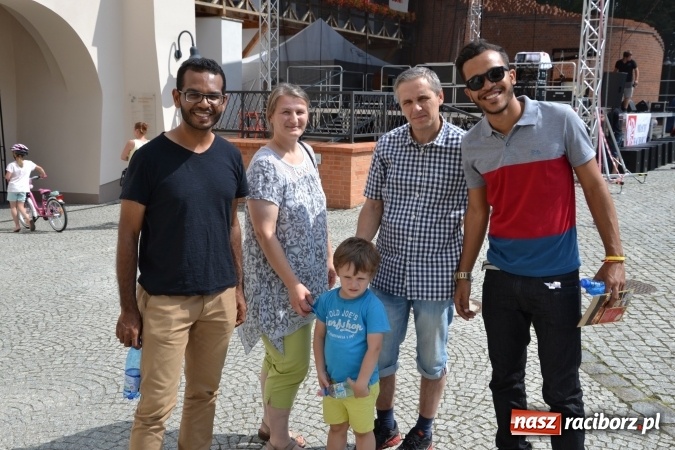 Zdjęcie w galerii na portalu naszraciborz.pl: Światowe Dni Młodzieży na Zamku Piastowskim w Raciborzu - koncertowały Armia Dzieci i Przecinek  wiadomości z regionu