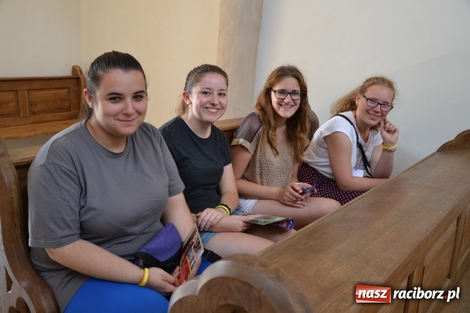 Zdjęcie w galerii na portalu naszraciborz.pl: Światowe Dni Młodzieży na Zamku Piastowskim w Raciborzu - koncertowały Armia Dzieci i Przecinek  wiadomości z regionu