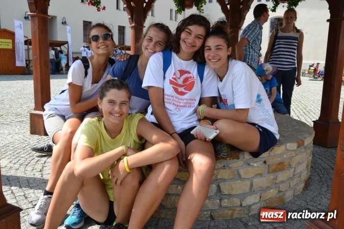 Zdjęcie w galerii na portalu naszraciborz.pl: Światowe Dni Młodzieży na Zamku Piastowskim w Raciborzu - koncertowały Armia Dzieci i Przecinek  wiadomości z regionu