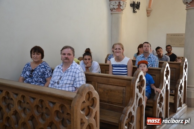 Zdjęcie w galerii na portalu naszraciborz.pl: Światowe Dni Młodzieży na Zamku Piastowskim w Raciborzu - koncertowały Armia Dzieci i Przecinek  wiadomości z regionu