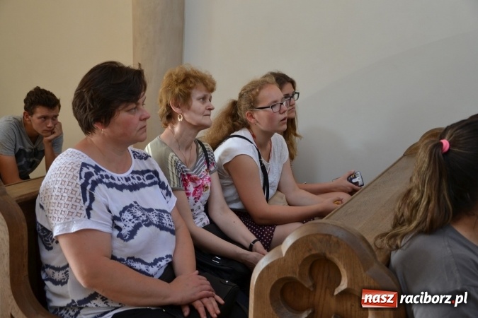 Zdjęcie w galerii na portalu naszraciborz.pl: Światowe Dni Młodzieży na Zamku Piastowskim w Raciborzu - koncertowały Armia Dzieci i Przecinek  wiadomości z regionu