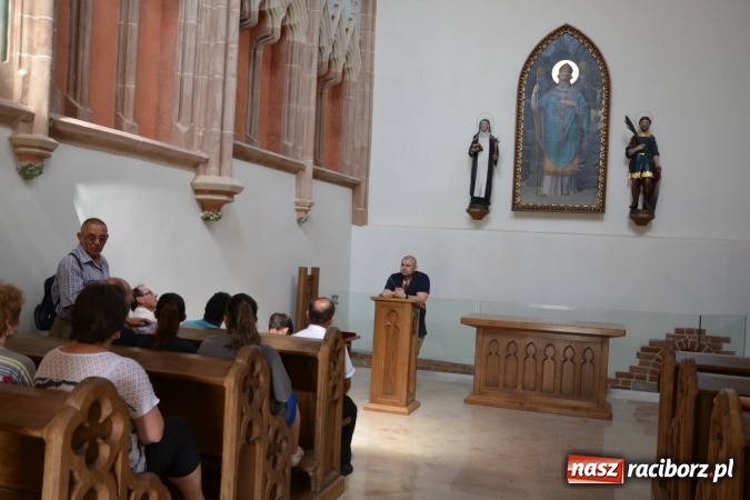 Zdjęcie w galerii na portalu naszraciborz.pl: Światowe Dni Młodzieży na Zamku Piastowskim w Raciborzu - koncertowały Armia Dzieci i Przecinek  wiadomości z regionu