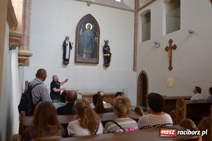Zdjęcie w galerii na portalu naszraciborz.pl: Światowe Dni Młodzieży na Zamku Piastowskim w Raciborzu - koncertowały Armia Dzieci i Przecinek  wiadomości z regionu