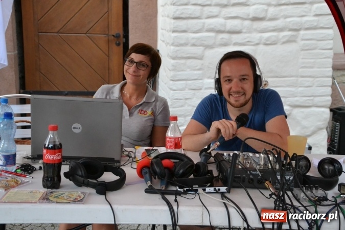 Zdjęcie w galerii na portalu naszraciborz.pl: Światowe Dni Młodzieży na Zamku Piastowskim w Raciborzu - koncertowały Armia Dzieci i Przecinek  wiadomości z regionu