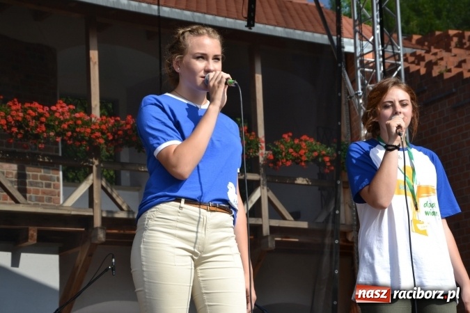 Zdjęcie w galerii na portalu naszraciborz.pl: Światowe Dni Młodzieży na Zamku Piastowskim w Raciborzu - koncertowały Armia Dzieci i Przecinek  wiadomości z regionu