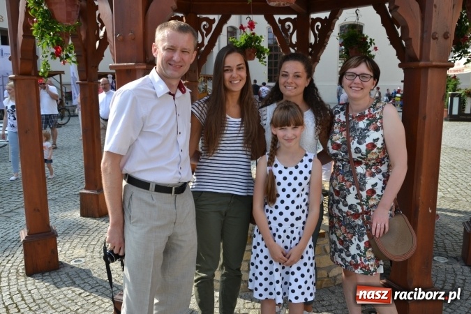 Zdjęcie w galerii na portalu naszraciborz.pl: Światowe Dni Młodzieży na Zamku Piastowskim w Raciborzu - koncertowały Armia Dzieci i Przecinek  wiadomości z regionu