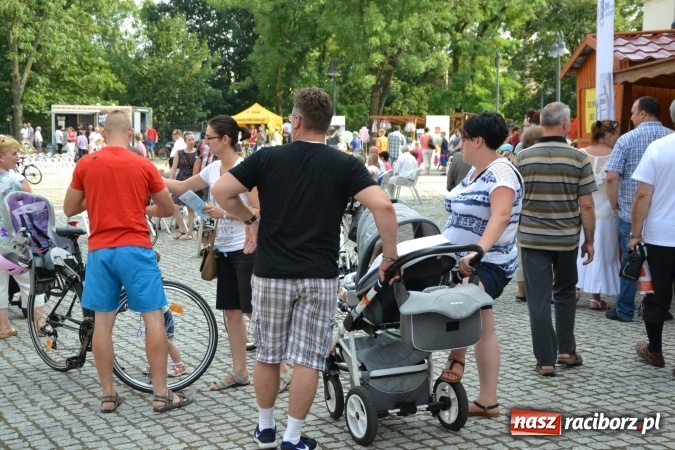 Zdjęcie w galerii na portalu naszraciborz.pl: Światowe Dni Młodzieży na Zamku Piastowskim w Raciborzu - koncertowały Armia Dzieci i Przecinek  wiadomości z regionu
