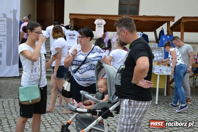 Zdjęcie w galerii na portalu naszraciborz.pl: Światowe Dni Młodzieży na Zamku Piastowskim w Raciborzu - koncertowały Armia Dzieci i Przecinek  wiadomości z regionu