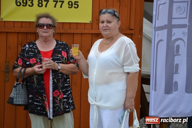 Zdjęcie w galerii na portalu naszraciborz.pl: Światowe Dni Młodzieży na Zamku Piastowskim w Raciborzu - koncertowały Armia Dzieci i Przecinek  wiadomości z regionu