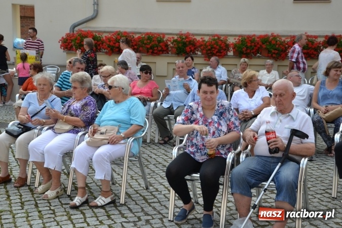 Zdjęcie w galerii na portalu naszraciborz.pl: Światowe Dni Młodzieży na Zamku Piastowskim w Raciborzu - koncertowały Armia Dzieci i Przecinek  wiadomości z regionu