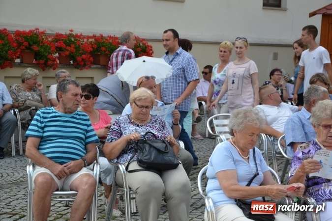 Zdjęcie w galerii na portalu naszraciborz.pl: Światowe Dni Młodzieży na Zamku Piastowskim w Raciborzu - koncertowały Armia Dzieci i Przecinek  wiadomości z regionu