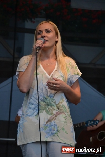 Zdjęcie w galerii na portalu naszraciborz.pl: Światowe Dni Młodzieży na Zamku Piastowskim w Raciborzu - koncertowały Armia Dzieci i Przecinek  wiadomości z regionu