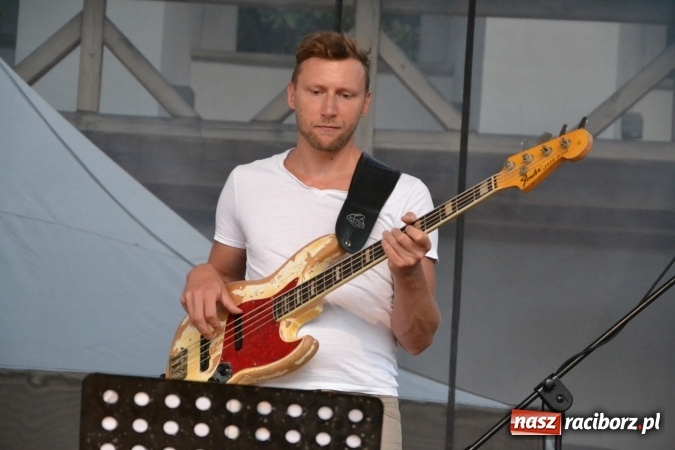 Zdjęcie w galerii na portalu naszraciborz.pl: Światowe Dni Młodzieży na Zamku Piastowskim w Raciborzu - koncertowały Armia Dzieci i Przecinek  wiadomości z regionu