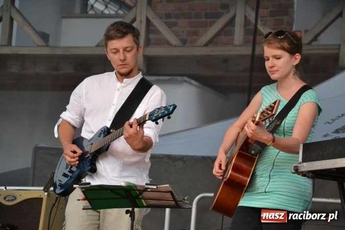 Zdjęcie w galerii na portalu naszraciborz.pl: Światowe Dni Młodzieży na Zamku Piastowskim w Raciborzu - koncertowały Armia Dzieci i Przecinek  wiadomości z regionu