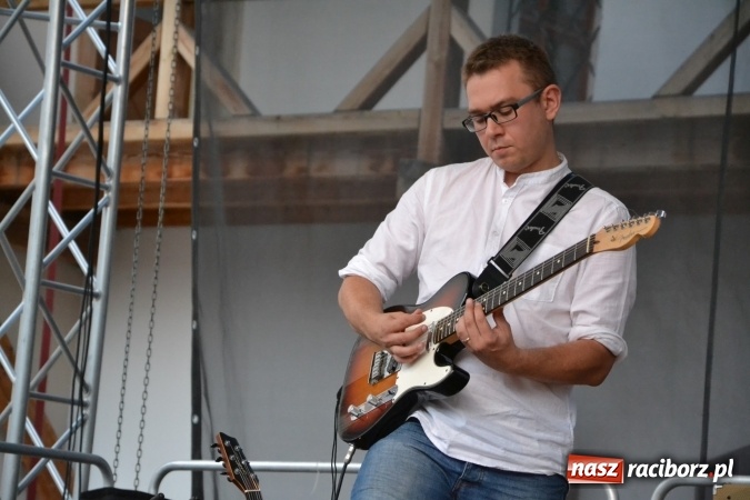 Zdjęcie w galerii na portalu naszraciborz.pl: Światowe Dni Młodzieży na Zamku Piastowskim w Raciborzu - koncertowały Armia Dzieci i Przecinek  wiadomości z regionu